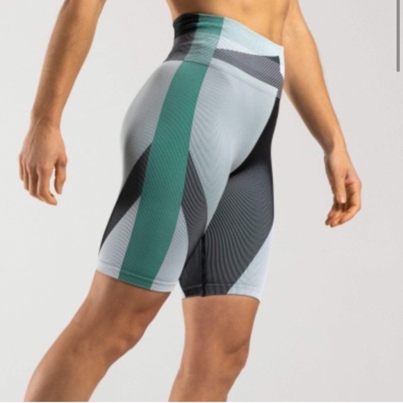 Nike Icon Clash Seamless Biker Shorts 